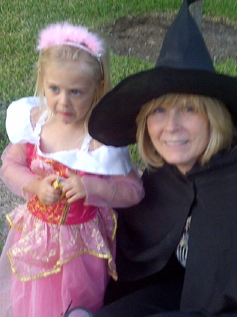 2011/10(Oct)/Halloween Fun/800x600_2011-10-31-Halloween Ian Sydney-17.jpg